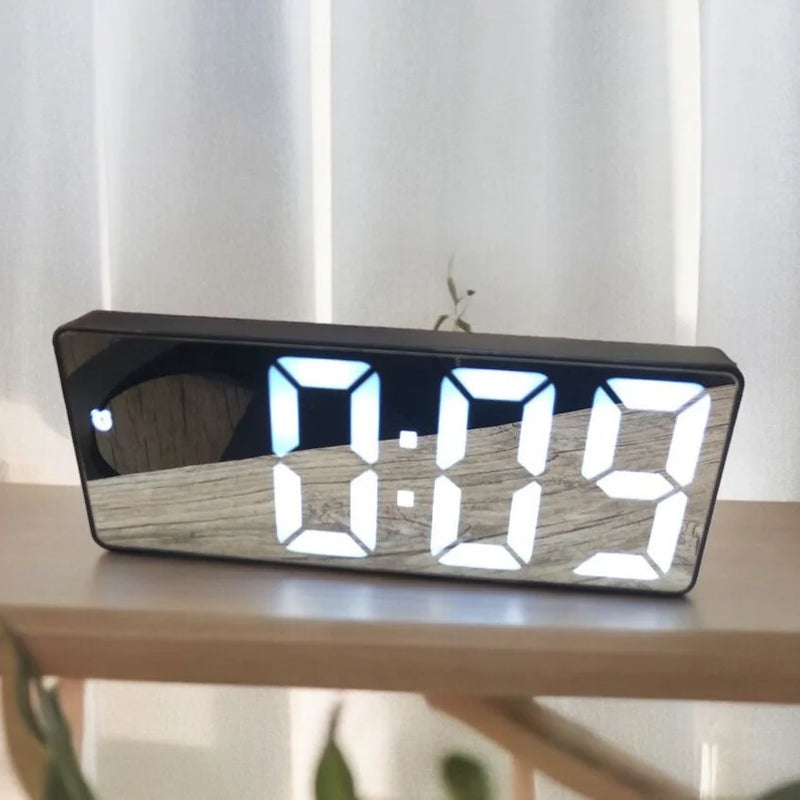 Relógio e Despertador Digital com Monitor de Temperatura ambiente